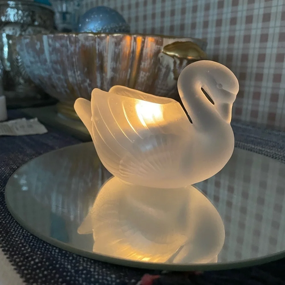 Small glass swan trinket box, frosted, vintage, 3x4 inches